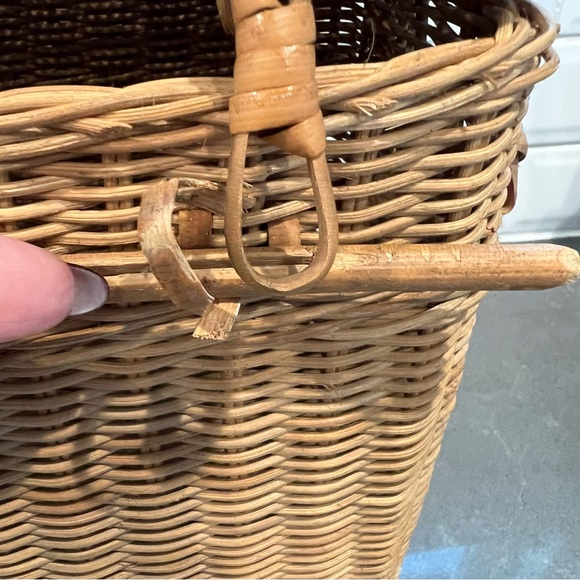 Vintage MCM Wicker Picnic Basket With Beverage Wine bottle holder - Picture 15 of 16